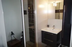 Recent apartment in the heart of downtown with private parking - Image 2