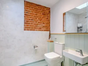 5 bedroom accommodation in Westwick - Image 5