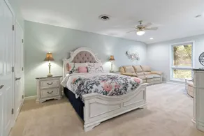 Welcome to Bigelow’s Water View Bungalow – Your Lake Retreat - Image 5
