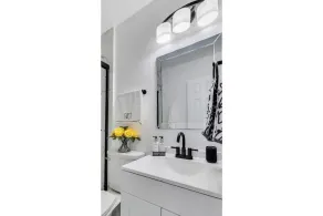 Charming studio with private patio & free parking. - Image 4