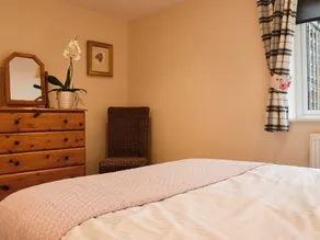 Delamere House- The Snug - Image 5