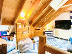 Charming and Modern Log Cabin  near the Ocean.  Level II EV Charging on site! - Image 2