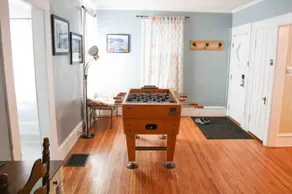Spacious House with PARKING & Ideal for Long Stays - Image 2
