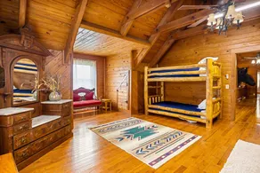 Beautiful Mountain View log cabin - Image 2