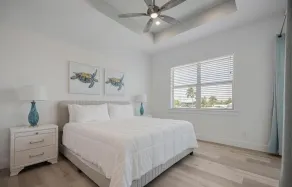 PERFECT FAMILY GETAWAY -  3 Bedroom / 2 ½  Bath w/ 60' Boat Dock & Private Pool - Image 4