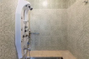 Villa privée \"Villa bleue luxueuse avec piscine et sauna blanc\" avec sauna et salle de sport! - Image 4