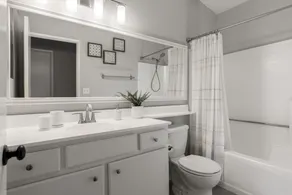 GOODE.HOMES | Luxury Modern Home w/ Jacuzzi - Image 5