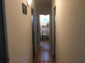 Charmante Villa en Bois, Implantée sur Terrain de 1700 m2 - Image 5