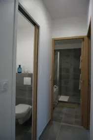 NY: Stor lägenhet på bottenvåningen framför Portbail hamn - Image 2