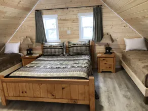 Secluded lakefront Cabin - Image 5