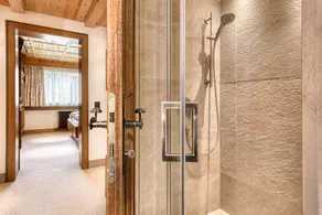 Luxurious and Calm Central Hideaway - Image 2