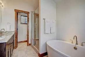 Maison de luxe sur la rue principale, bain à remous sur le toit, tournez autour du porche, marchez jusqu'à la télécabine! - Image 3