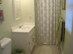 Rénové 3 BR pour 8 personnes. Walk To Beach & Tennis, Central AC / WiFi / Cable - Image 2