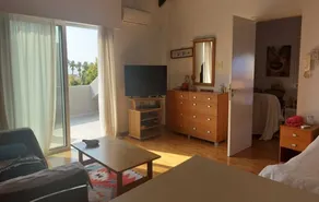 Studio Room Ensuite by the Beach, Entire Independent Unit - Image 4