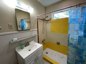 Downtown cozy upstairs one bedroom apt - Image 4
