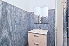 Appartement 2 chambres avec terrasse et parking, plage à 70 mètres - Image 2