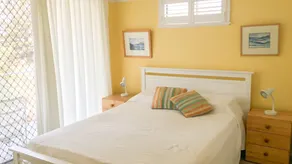 Beachfront 4 - opposite lake and beach - Image 3