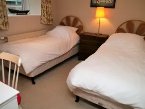 Phoenix Cottage - Image 4