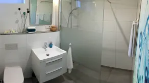 Charming, modern and high quality apartment with lake view 1 min. From the lake - Image 2