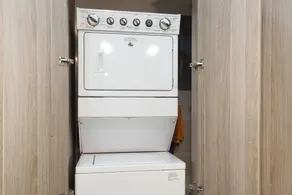 Apartment with GREAT LOCATION, 1 block from the boardwalk - Image 2