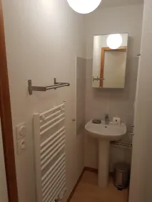 Splinterny moderne 3 værelses lejlighed. 3 min gang fra skilifte og trail vandreture. - Image 3