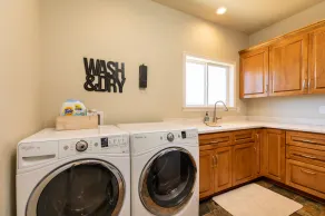 Spacious house with stunning views @ Running Y - Image 2