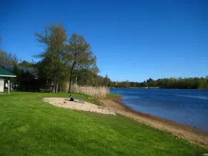 Quiet Lake Haus mit schönem Blick auf das Wasser - Image 4
