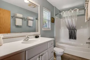 Cozy Lake Retreat with Stunning Views! 2 separate Living areas, Pet Friendly. - Image 3