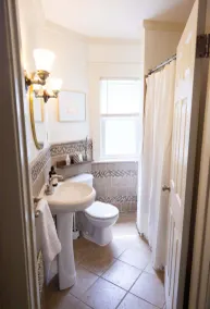 2-bedroom vacation home just 17 minutes drive to Ford Field - Image 3