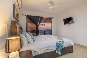 Affordable, Breathtaking Luxury! Private yet Close to Everything - Image 5