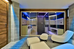 Indoor swimming pool, gym & spa - Image 2
