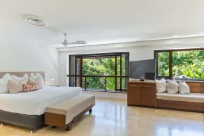 Seascape Holidays at Seascape Temple Beachfront Villa 312 - Image 5