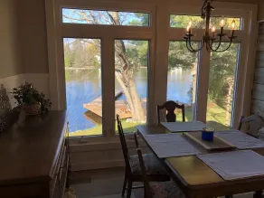 Beautiful Lakeside Cottage - Image 5
