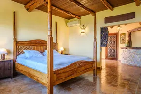 Air-Conditioned Villa with Sea View, Salty Pool, Terraces & Wi-Fi; Parking Available - Image 5