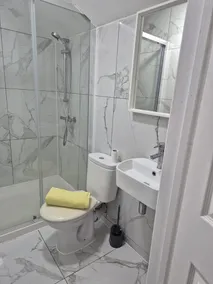 Private room in Little Bridgeford - Image 5