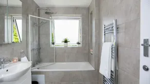 Hillingdon UB10 - Classic 3 Bedroom/ 2 Bathroom House - Image 3
