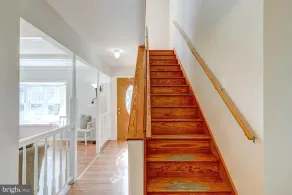 Walk to Beach and Restaurants! 8BR and 3BA. Pets welcome. Sleeps 16. Incredible! - Image 2