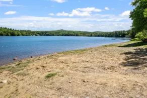 Idyllic Lakeside Getaway 4 Bedroom Home by RedAwning - Image 3