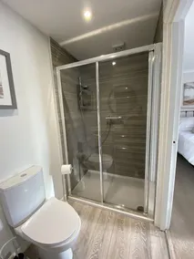 Front Line Beach Apartment, avec une vue imprenable, parking espace alloué et Wi-Fi - Image 4