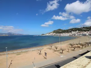 Seafront Penthouse for 6 with Terrace and Shared Pool - Image 4