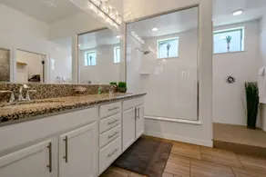 Beautiful 4 Bdrm 3 Bath Home with Private Heated Pool - Image 5
