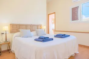 Central Apartment with Roof Top Terrace, Wi-Fi and Air Conditioning - Image 5