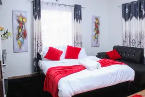 A cozy 3 bdr house - 1km from Westlands Redhill - Image 4
