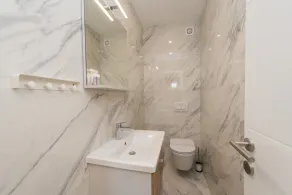 Two-bedroom apartment with Terrace and pool - Image 3