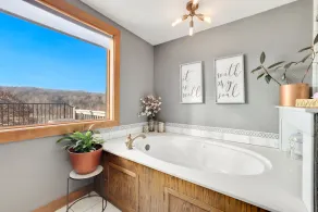 Log Home on Beaver Lake, Big Views, Big Fun!! - Image 5