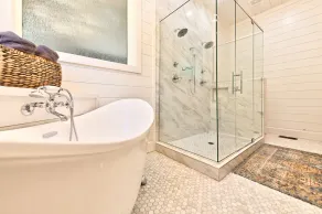 Inspiration Lodge: Charming luxury farmhouse w/ Pond Views- Sleeps 20 - Image 5
