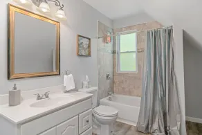 Apartment near Water front. 20 minutes from Niagara Falls/Buffalo. - Image 2