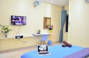 Spacious King bed room, private bath near Hanoi Opera House - Image 2