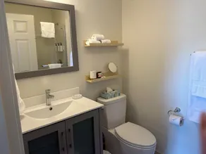 Boutique motel with private beach access & full kitchen - Image 2