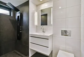 This completely renovated, tastefully decorated bungalow (non-smoking) is located within walking distance (1.5 km) of the Ouddorp beach. - Image 2